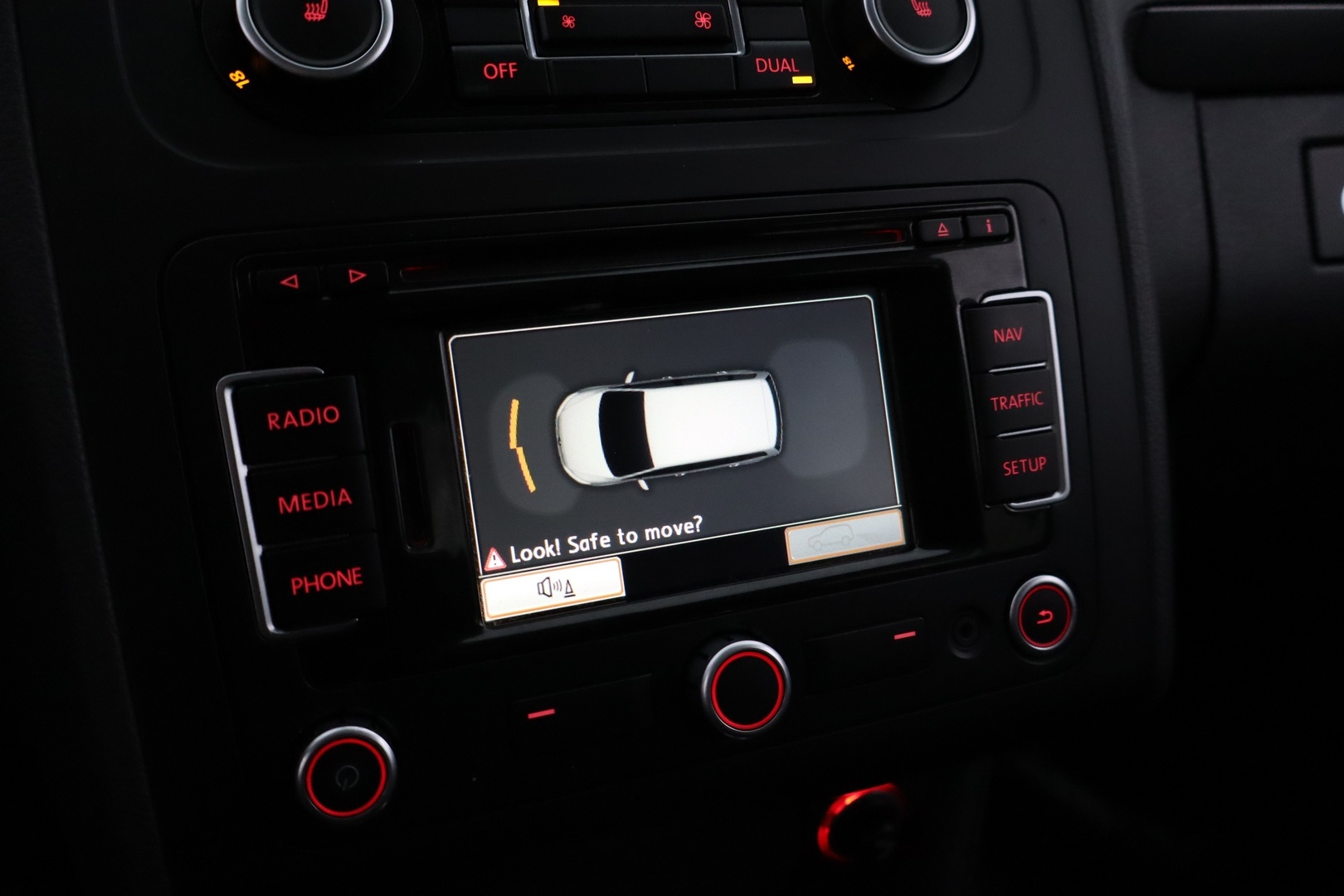 VOLKSWAGEN Touran 2011