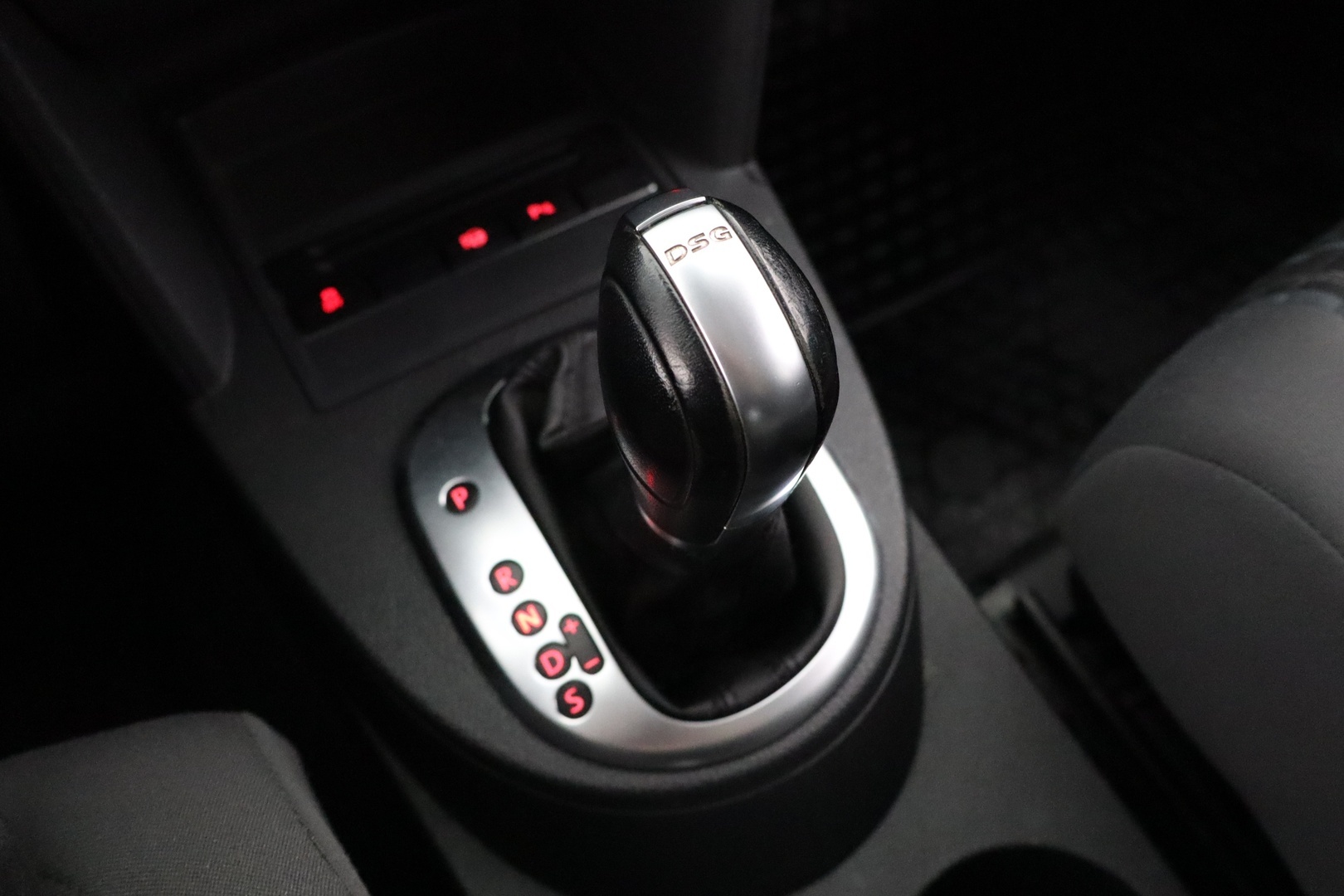 VOLKSWAGEN Touran 2011