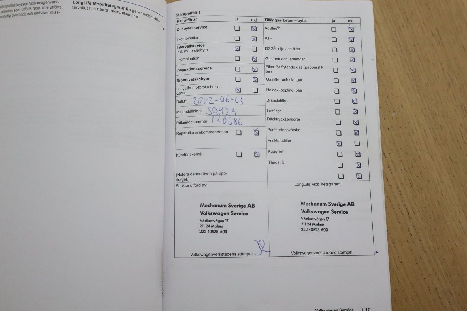 VOLKSWAGEN Touran 2011