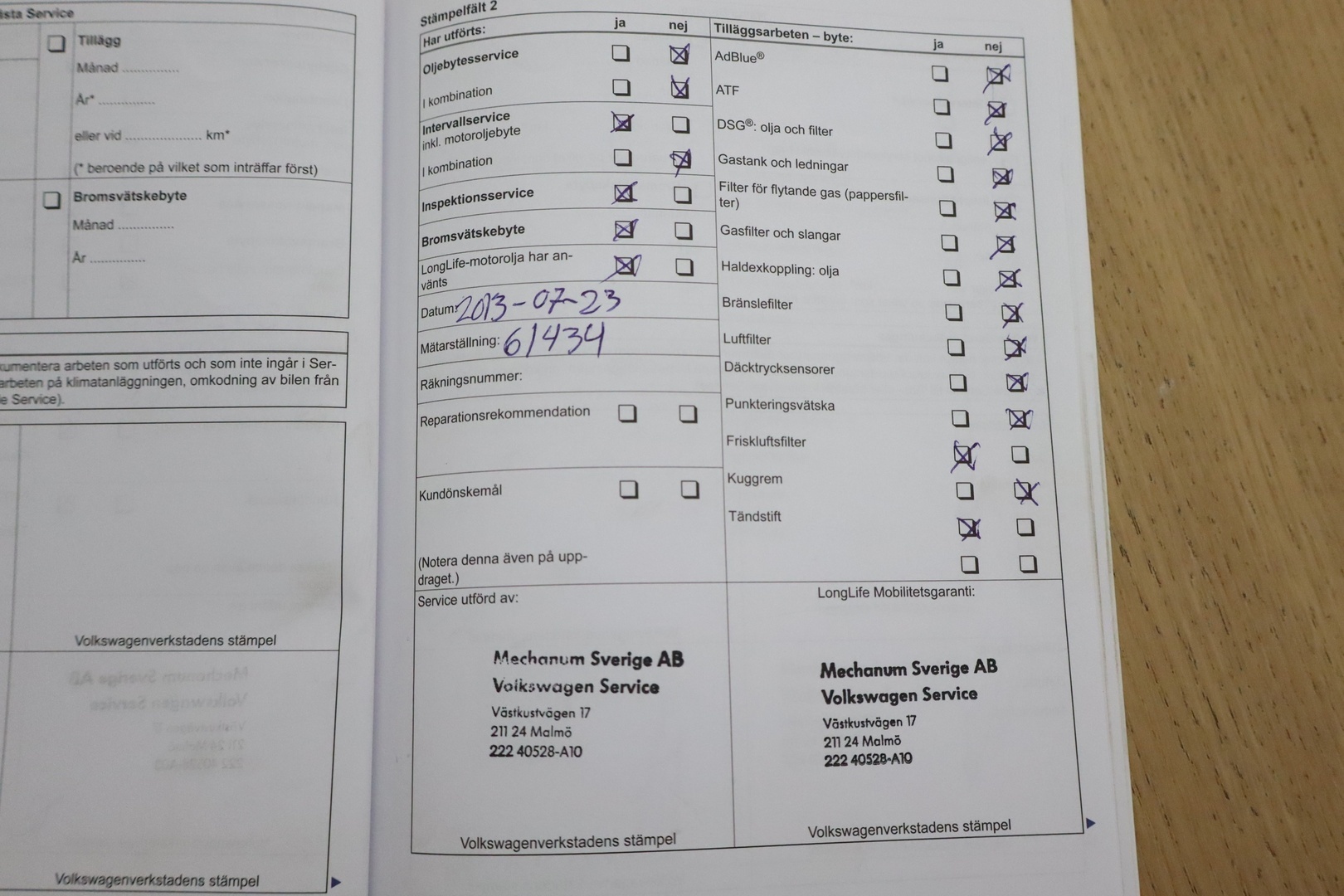 VOLKSWAGEN Touran 2011