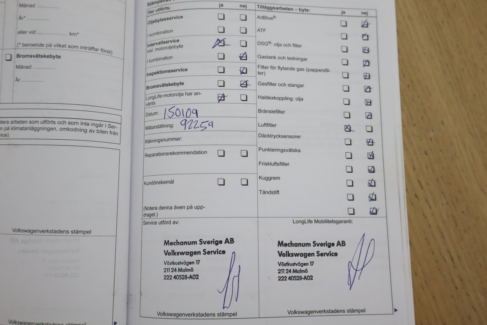 VOLKSWAGEN Touran 2011