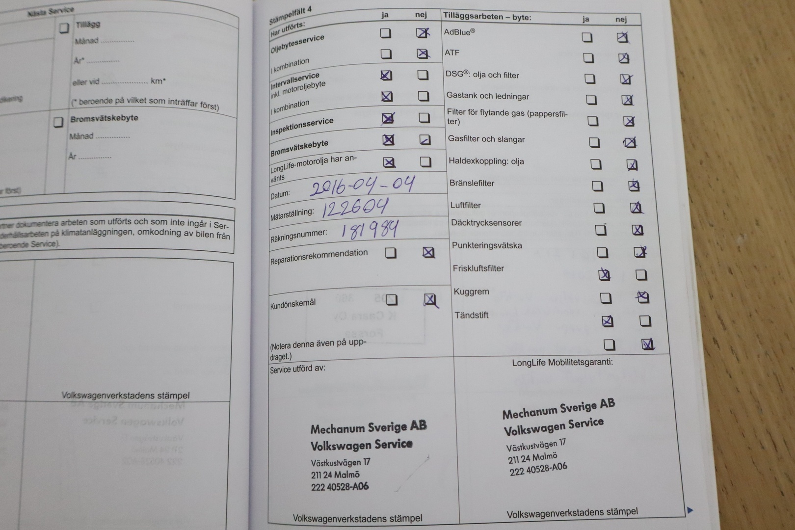 VOLKSWAGEN Touran 2011