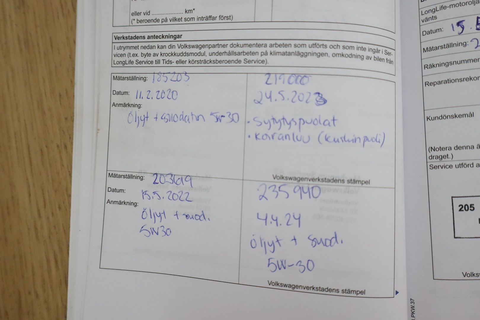 VOLKSWAGEN Touran 2011