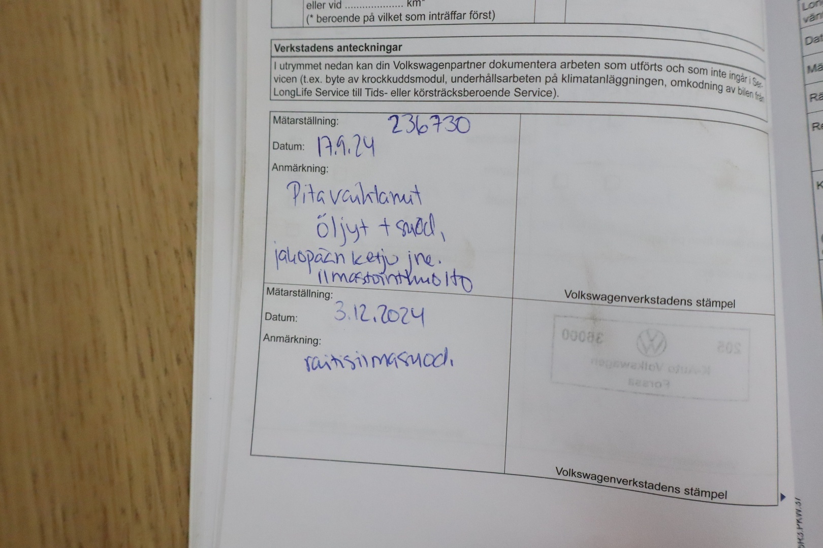 VOLKSWAGEN Touran 2011