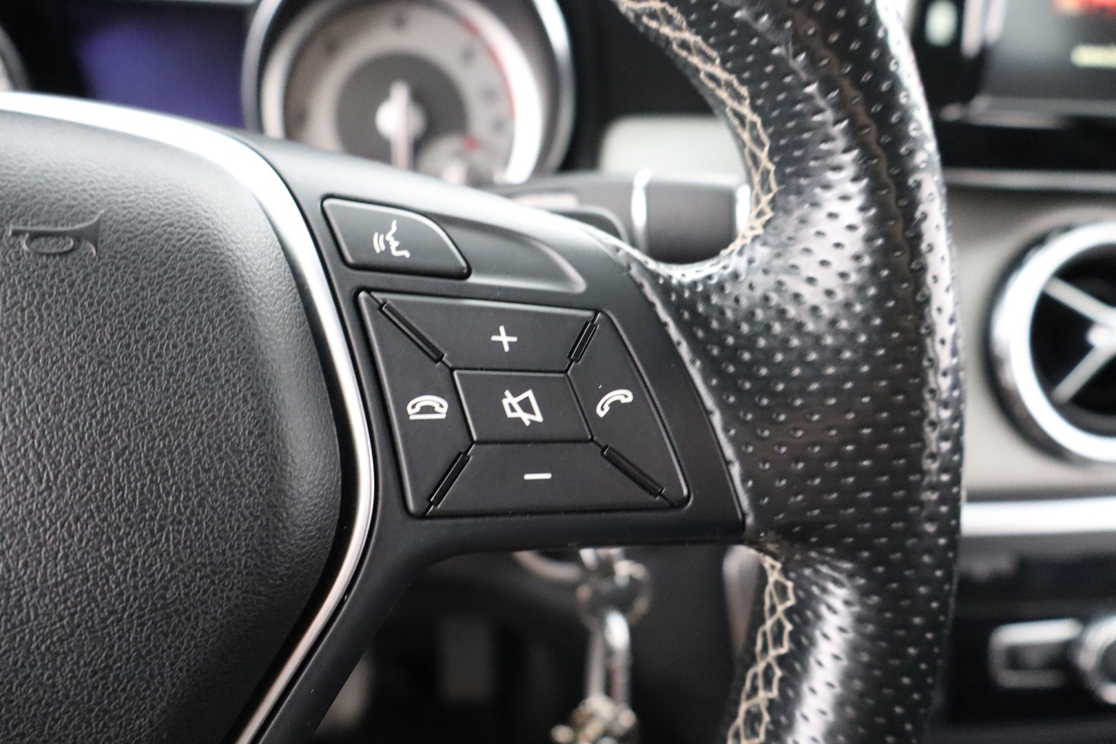 MERCEDES-BENZ GLA 2015