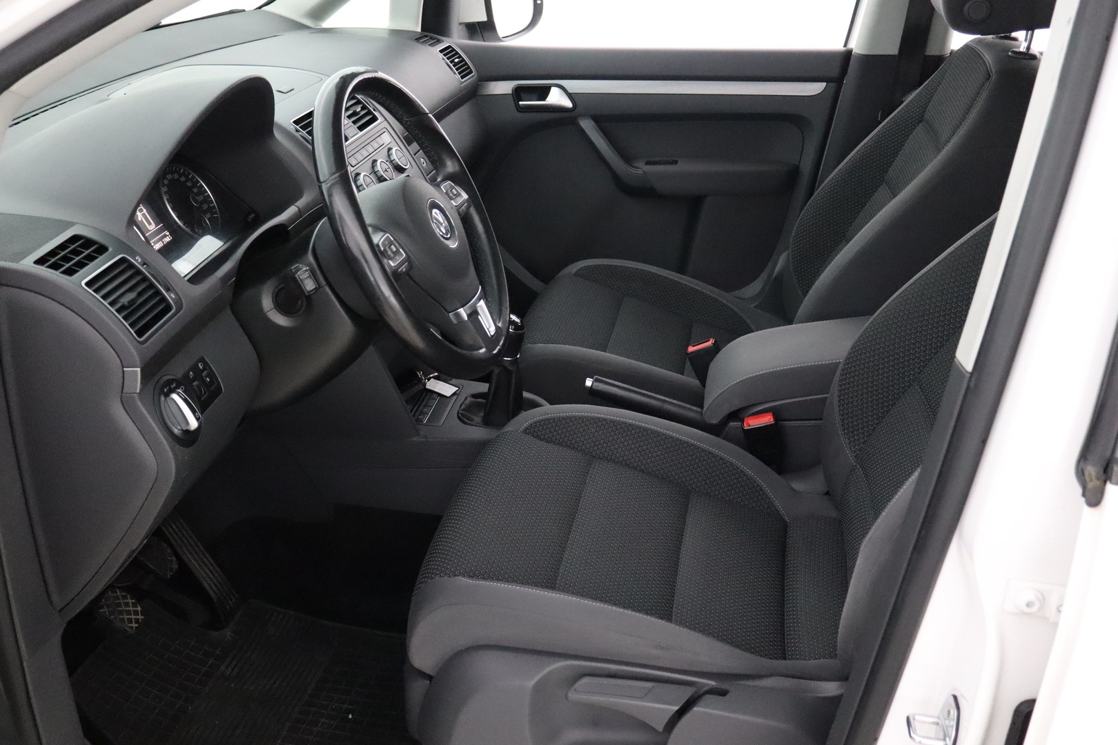 VOLKSWAGEN Touran 2013