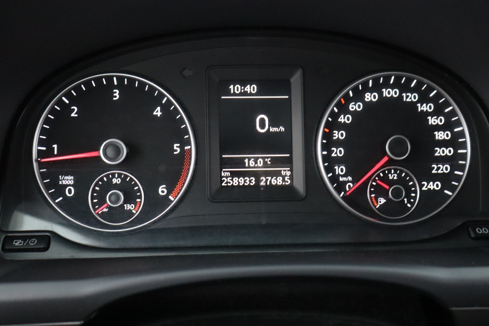 VOLKSWAGEN Touran 2013