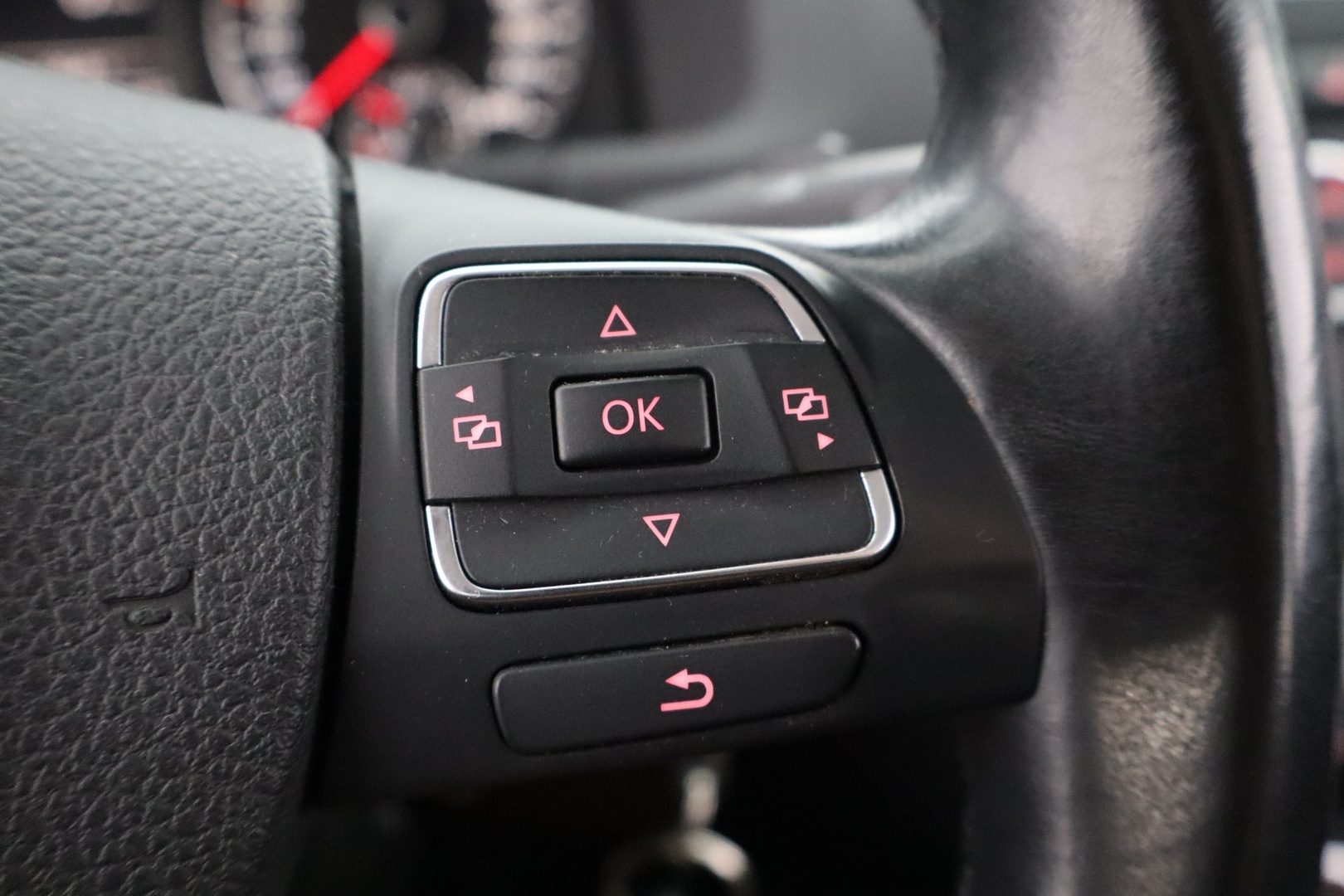 VOLKSWAGEN Touran 2013