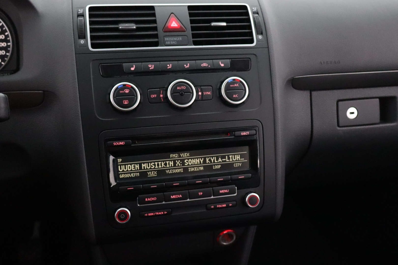 VOLKSWAGEN Touran 2013