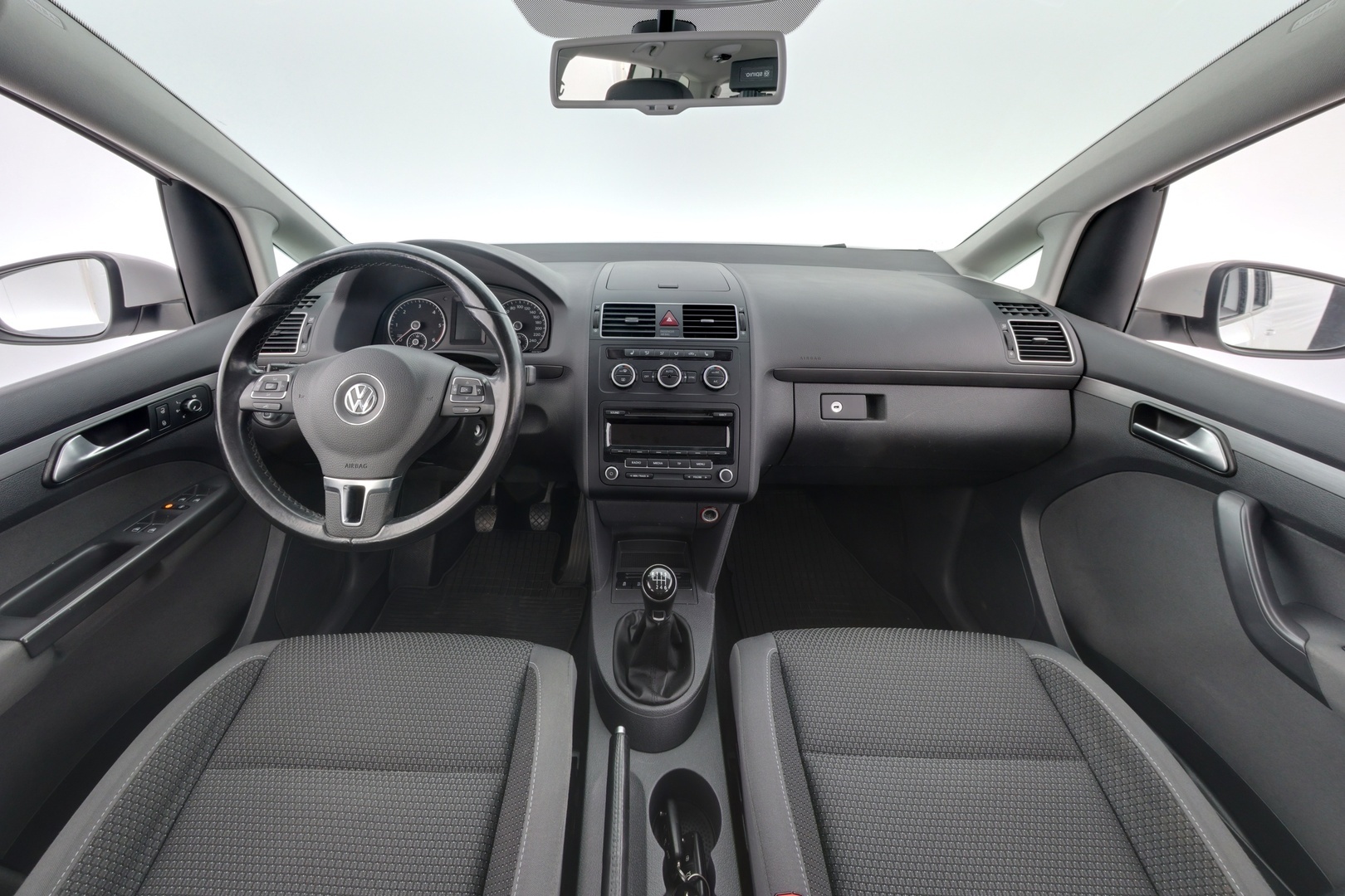 VOLKSWAGEN Touran 2013