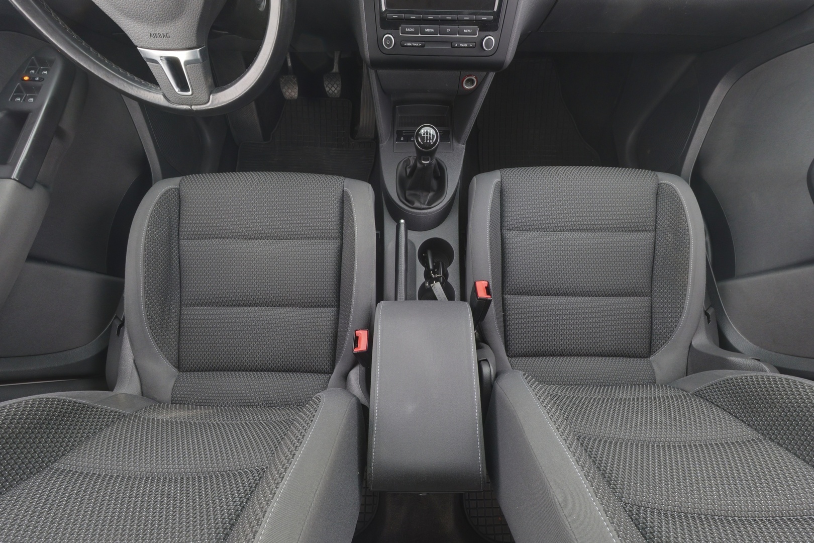 VOLKSWAGEN Touran 2013