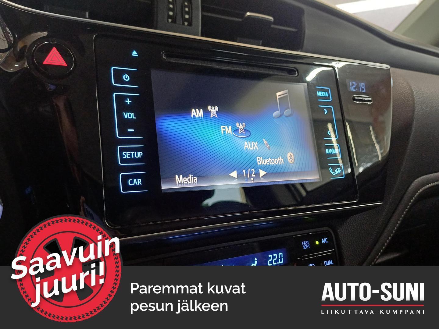 TOYOTA Auris 2015