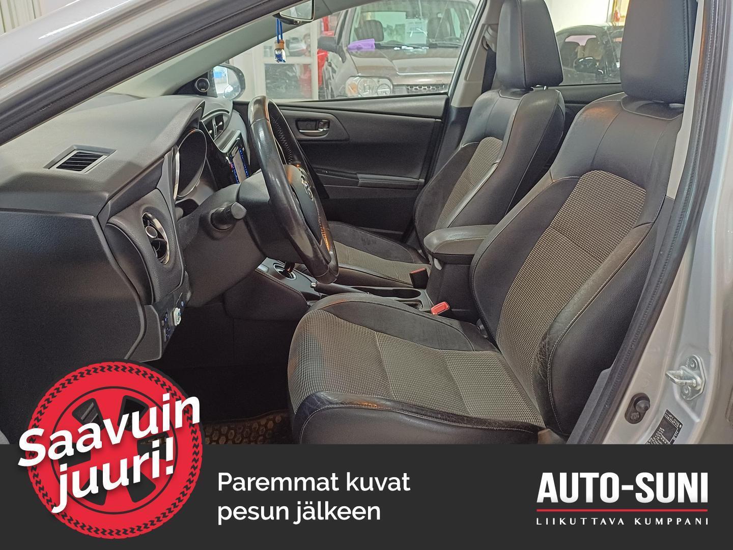 TOYOTA Auris 2015