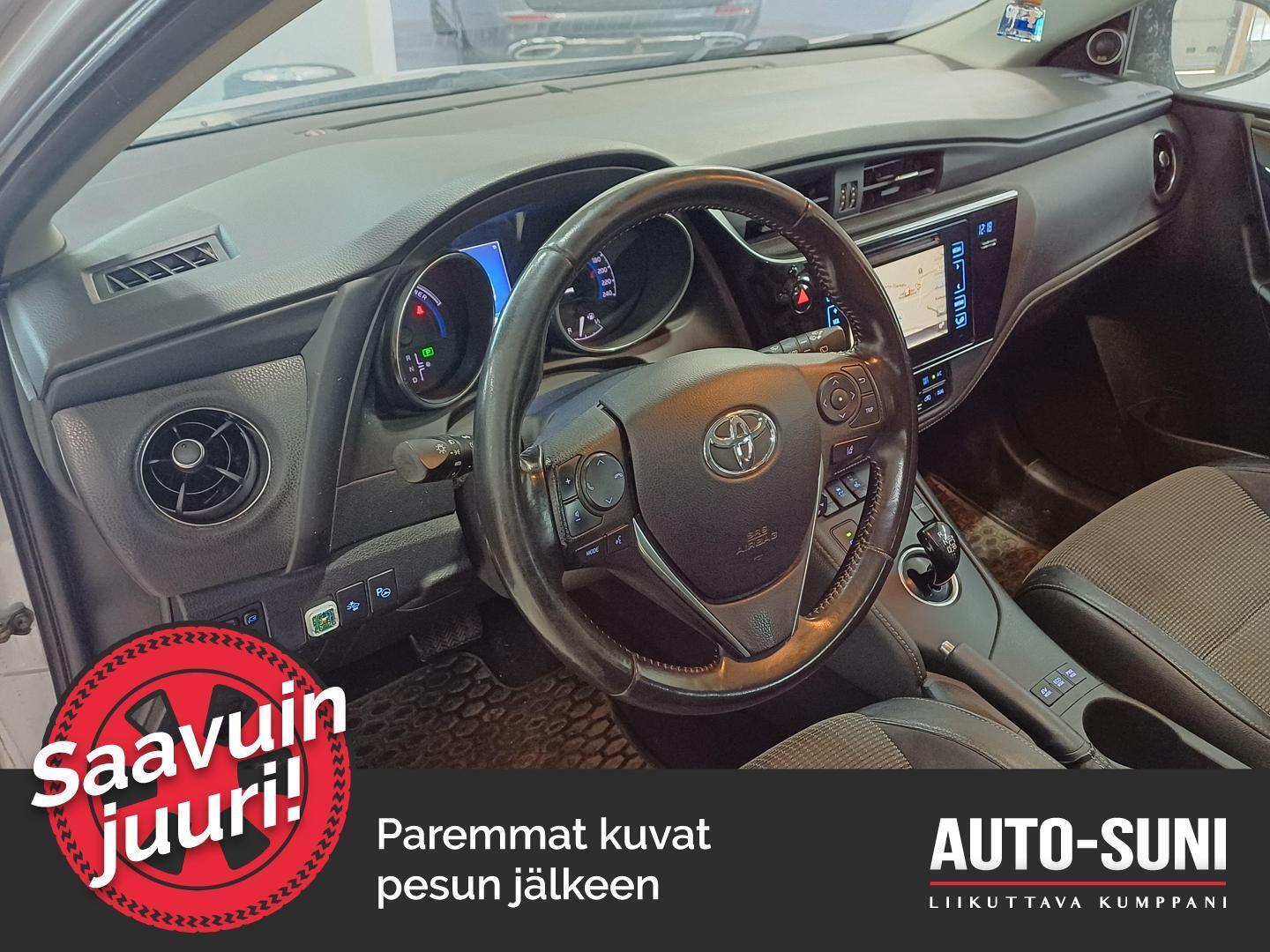 TOYOTA Auris 2015