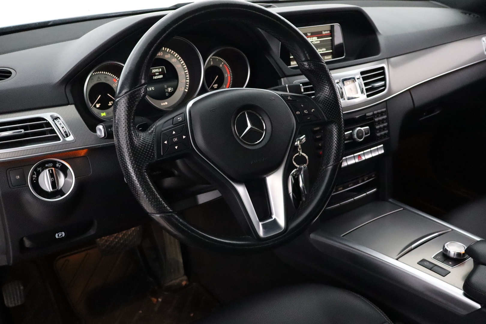 MERCEDES-BENZ E 2015