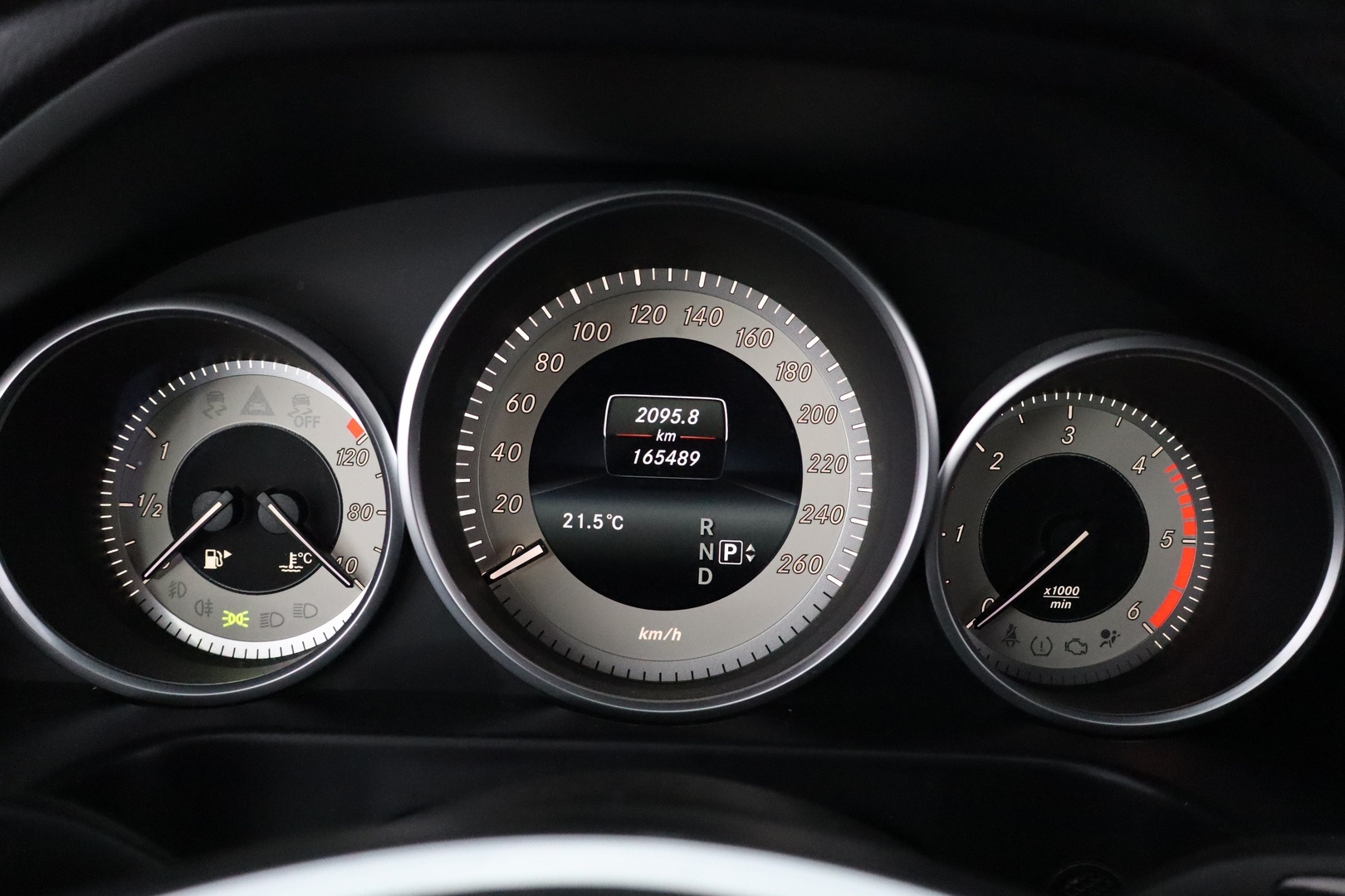 MERCEDES-BENZ E 2015