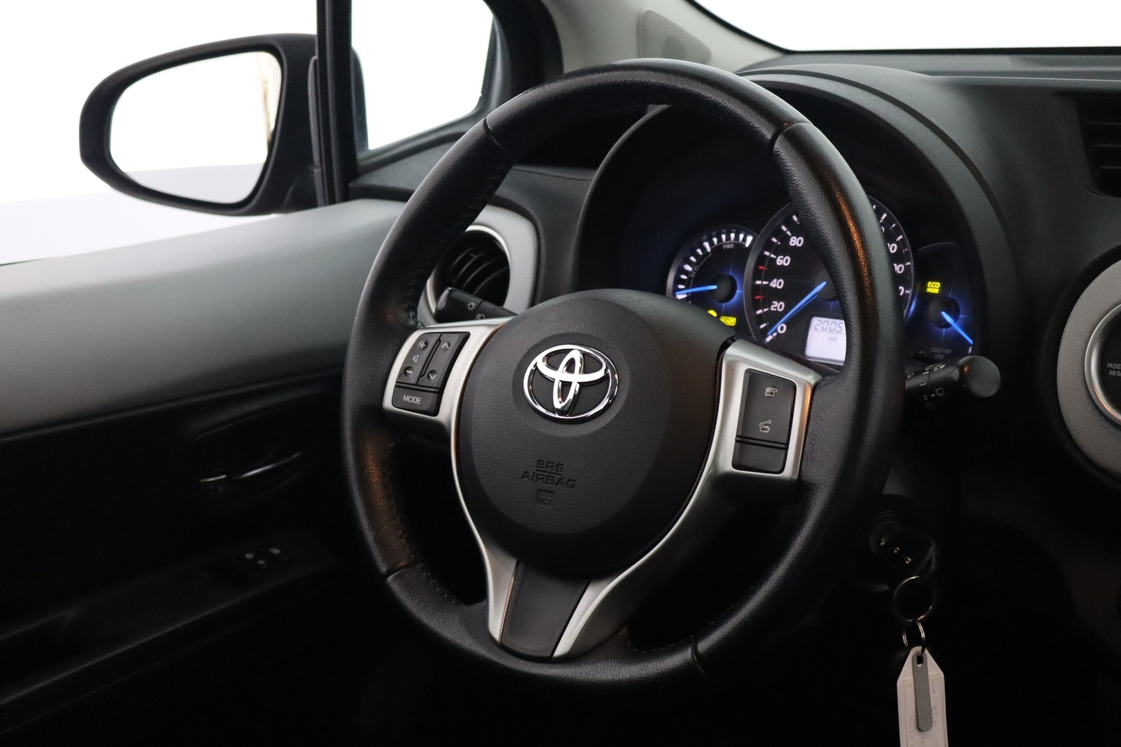 TOYOTA Yaris 2012