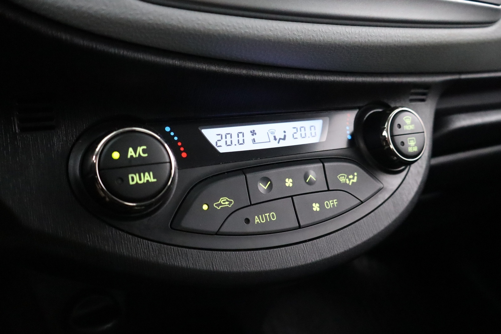 TOYOTA Yaris 2012