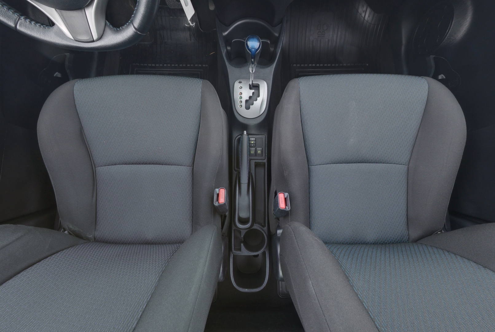 TOYOTA Yaris 2012