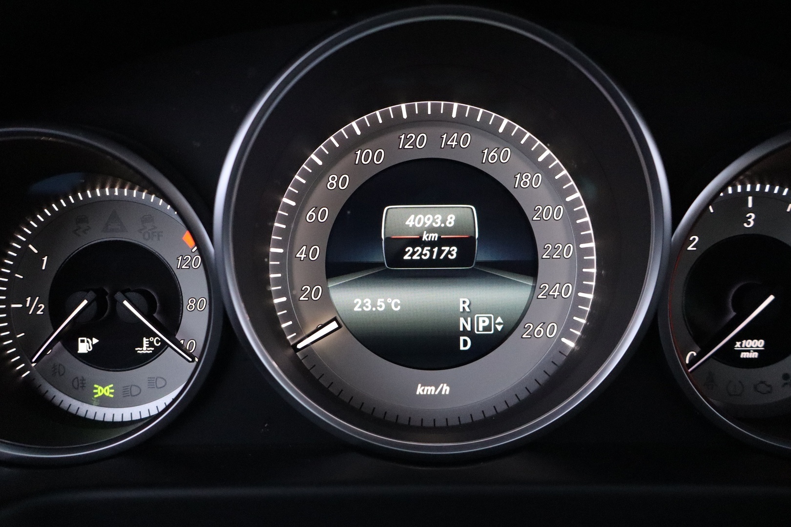 MERCEDES-BENZ E 2015