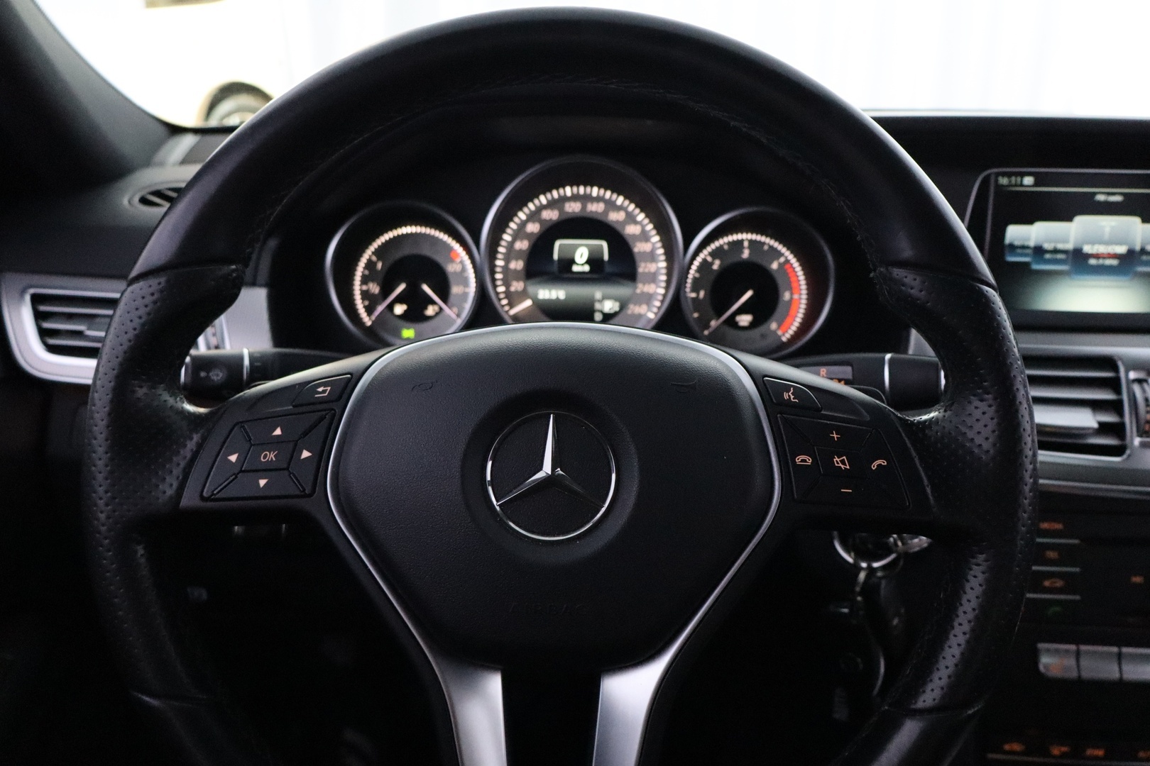 MERCEDES-BENZ E 2015