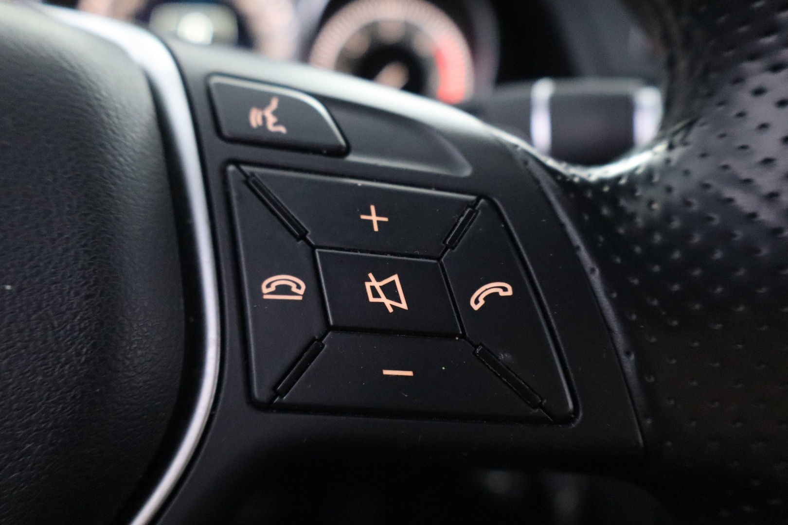 MERCEDES-BENZ E 2015