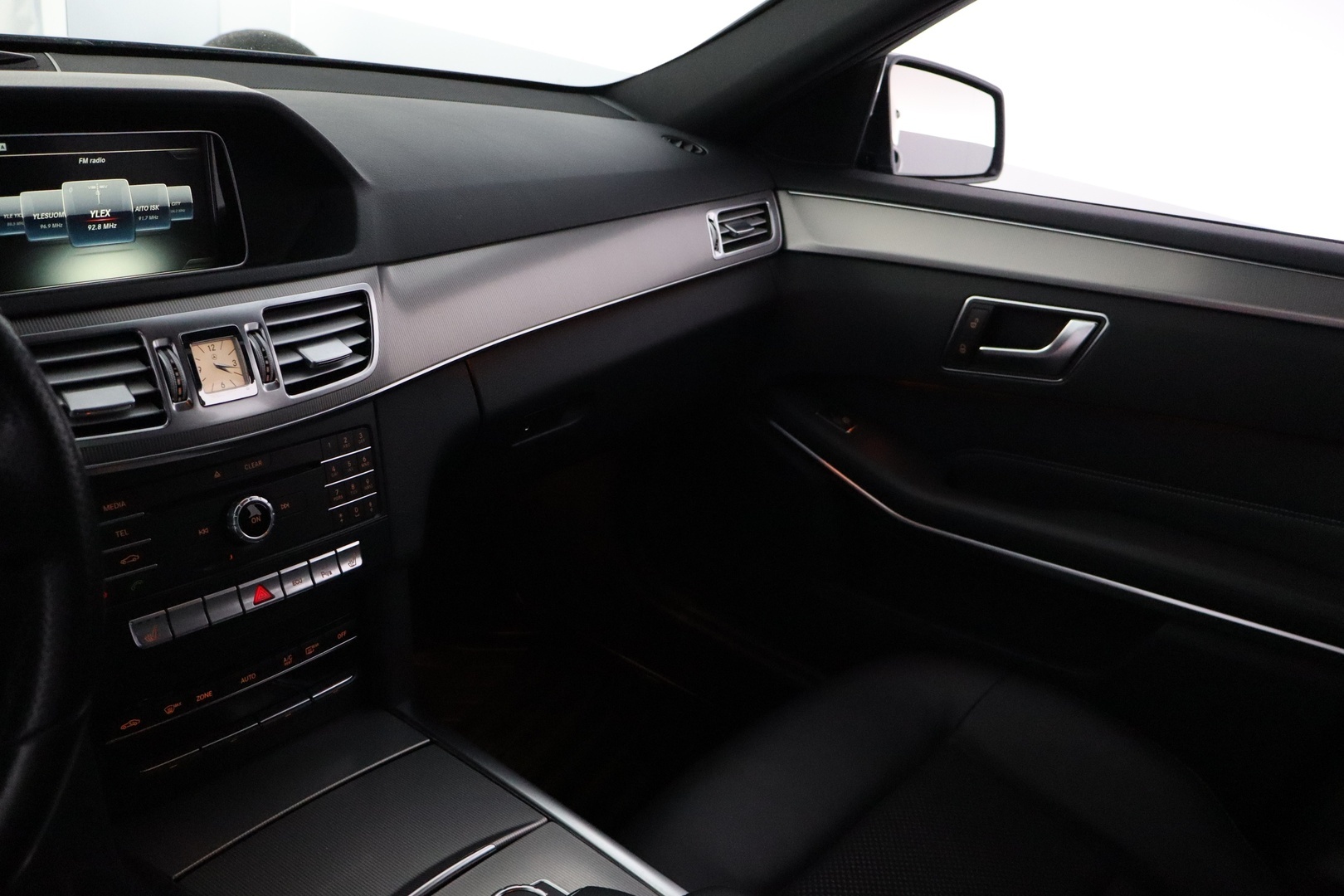 MERCEDES-BENZ E 2015