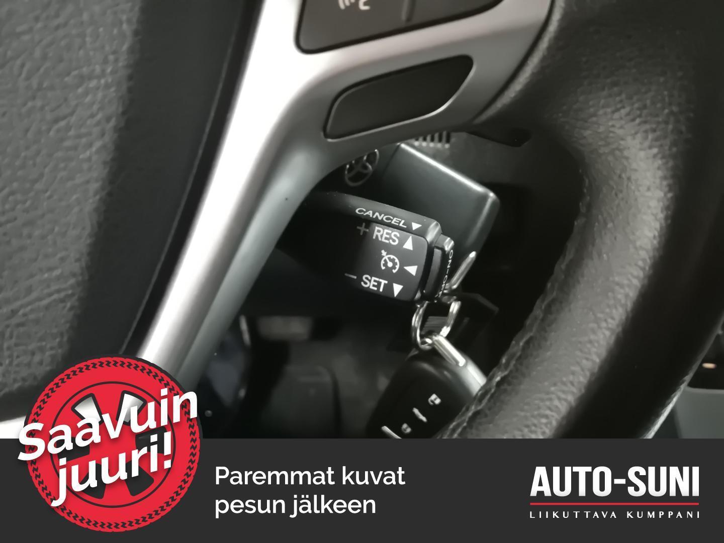 TOYOTA Avensis 2015