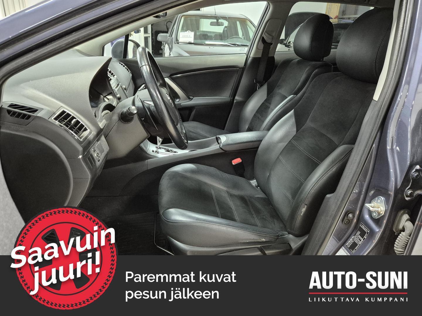 TOYOTA Avensis 2015