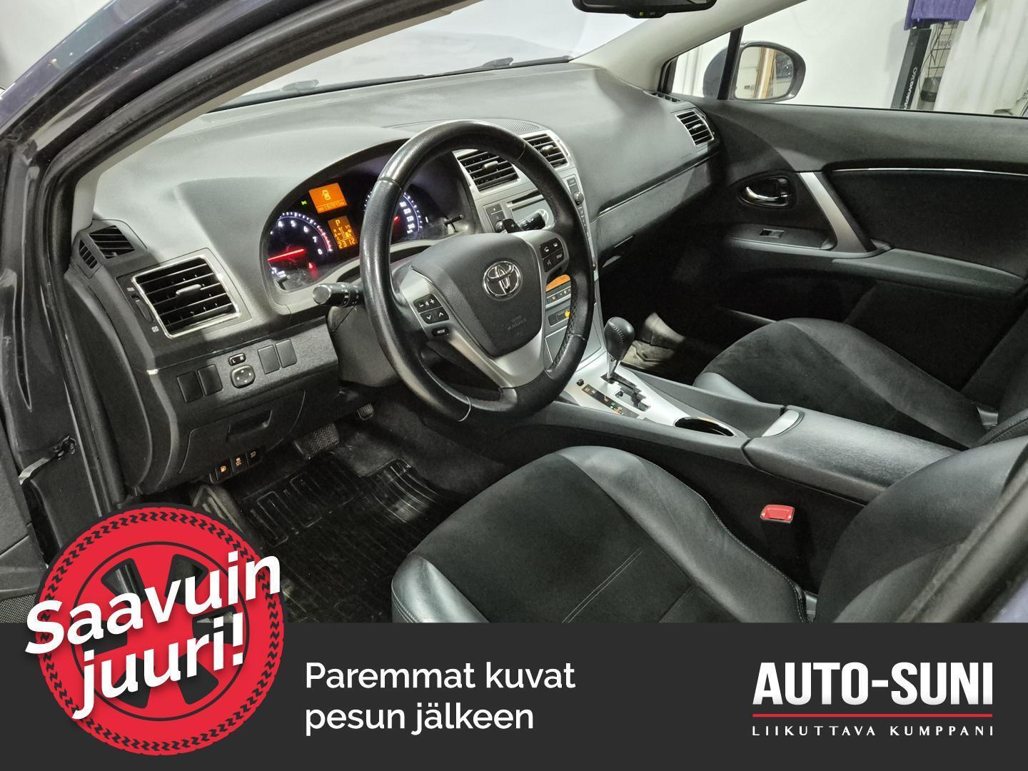 TOYOTA Avensis 2015