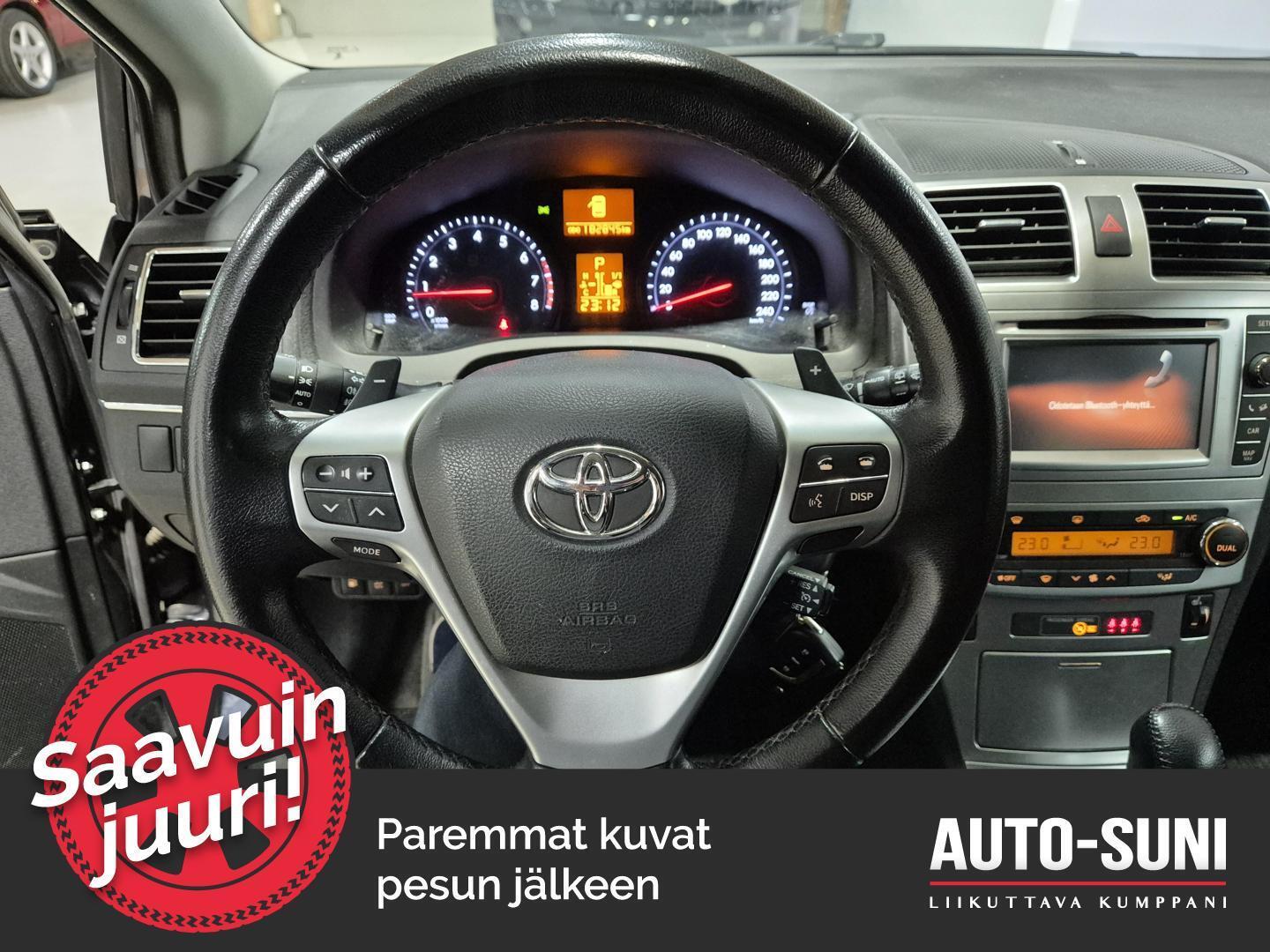 TOYOTA Avensis 2015