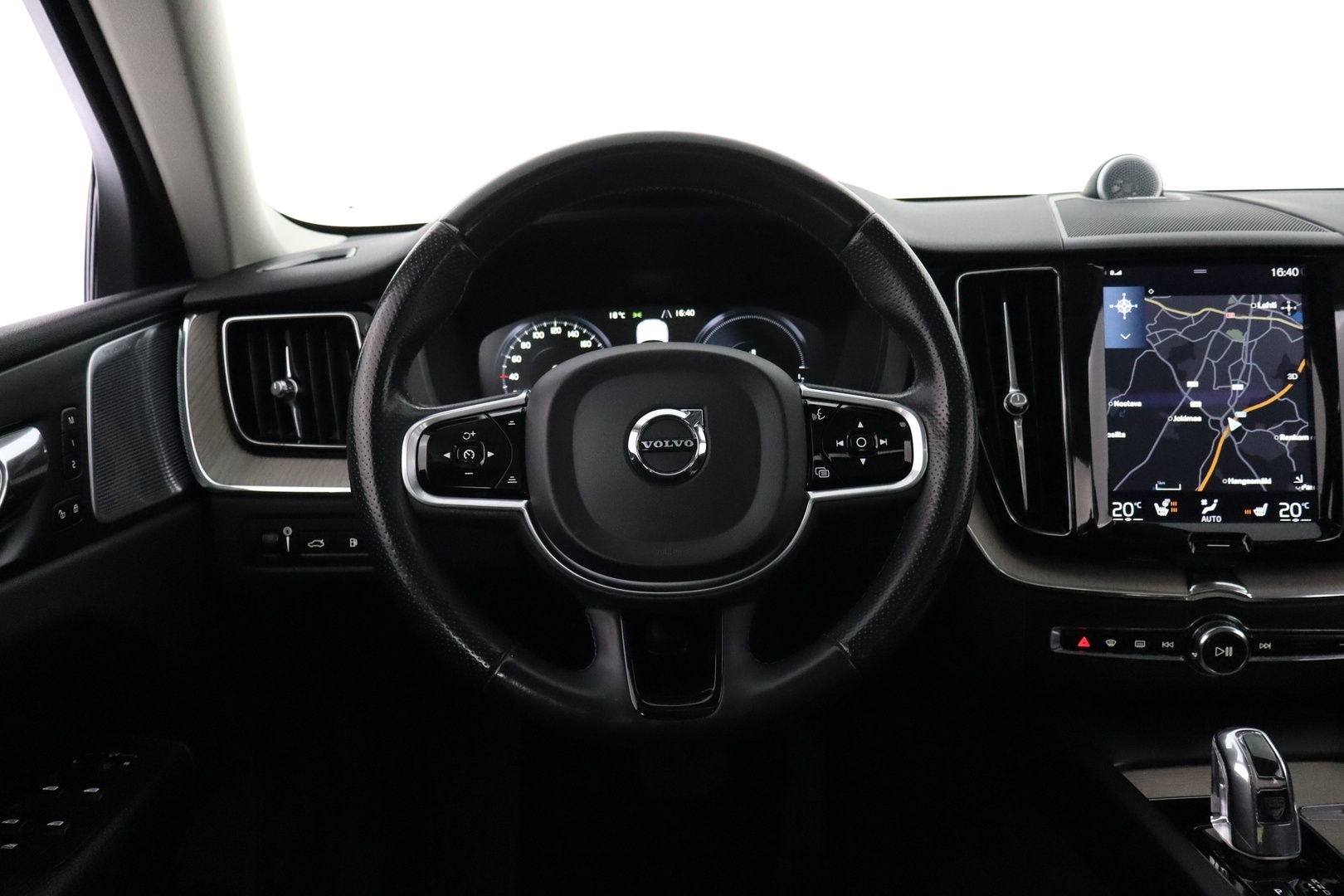 VOLVO XC60 2018