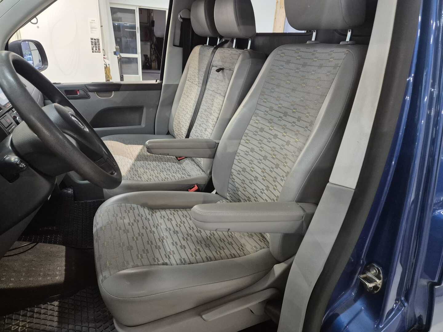 VOLKSWAGEN Transporter 2010