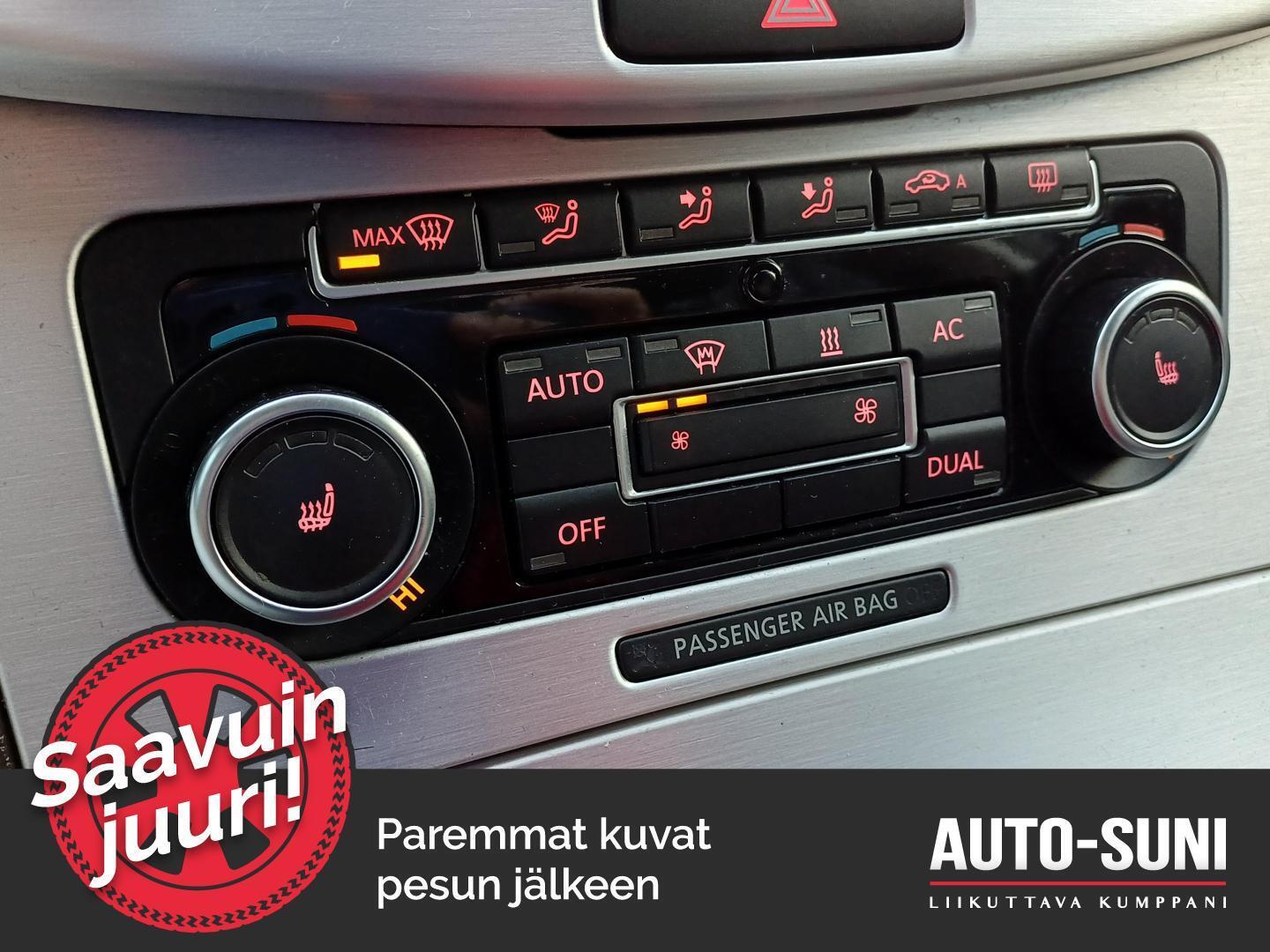 VOLKSWAGEN Passat 2011