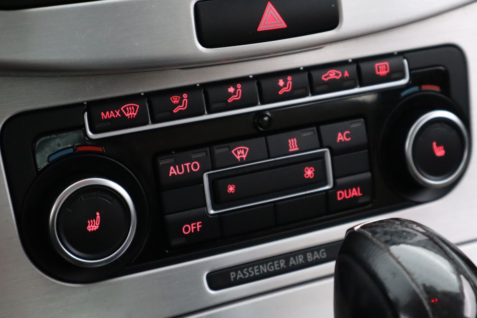 VOLKSWAGEN Passat 2011