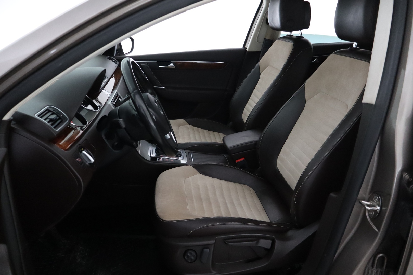 VOLKSWAGEN Passat 2011