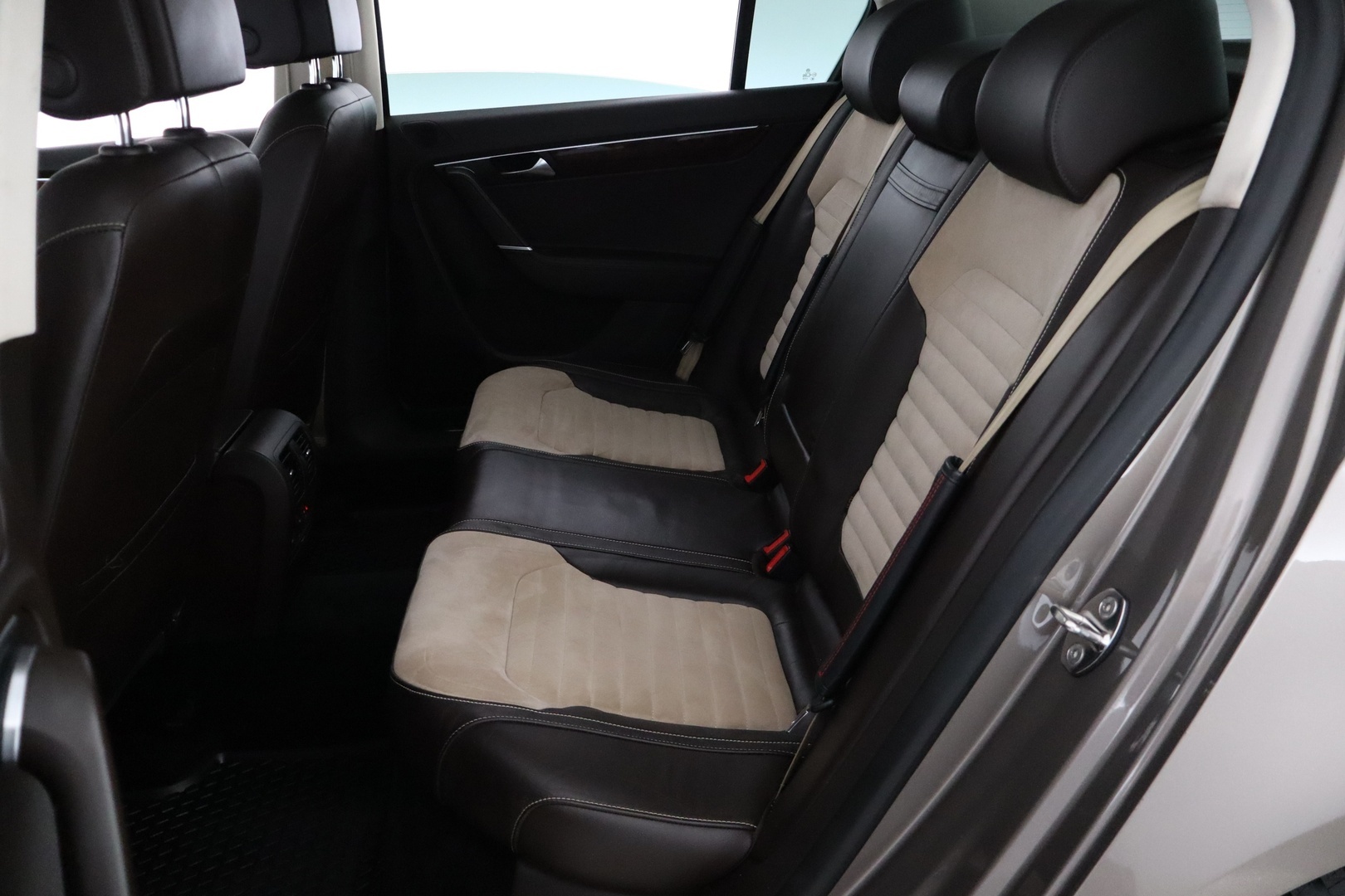 VOLKSWAGEN Passat 2011