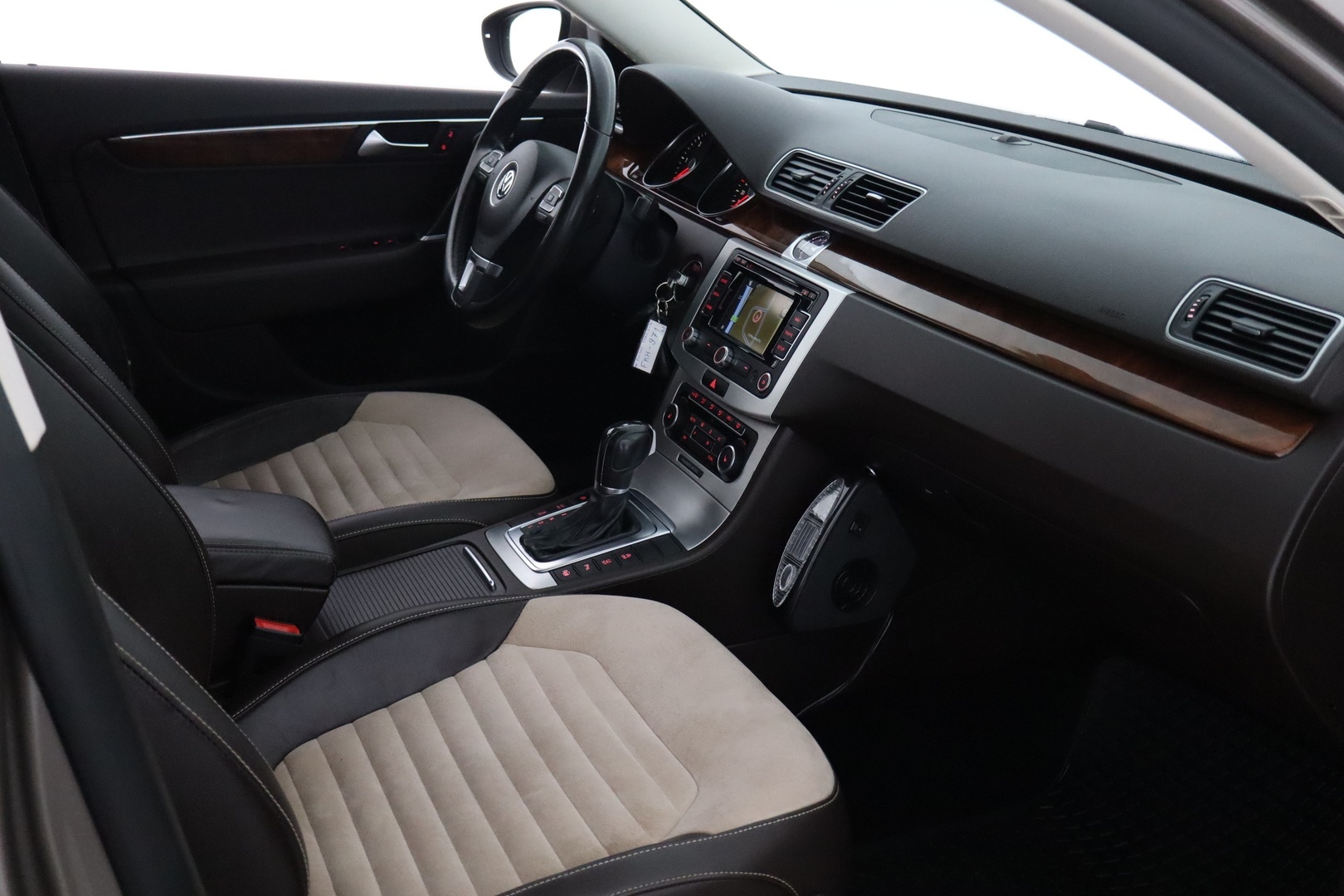 VOLKSWAGEN Passat 2011
