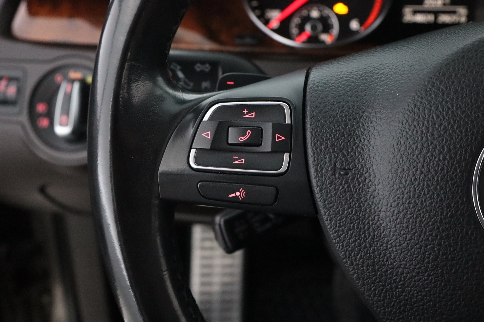 VOLKSWAGEN Passat 2011