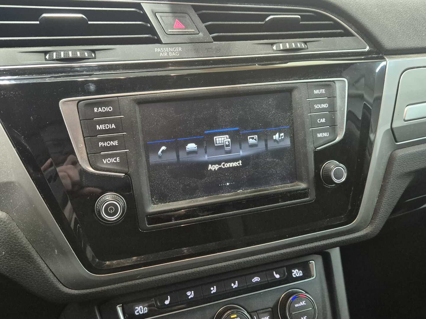 VOLKSWAGEN Touran 2017