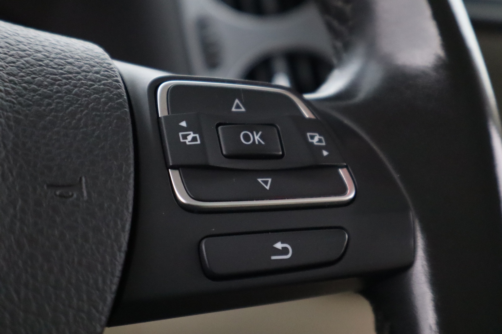VOLKSWAGEN Tiguan 2014