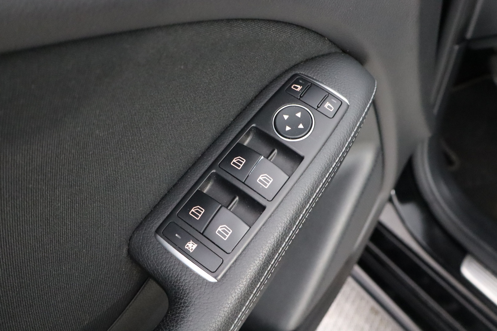 MERCEDES-BENZ B 2015