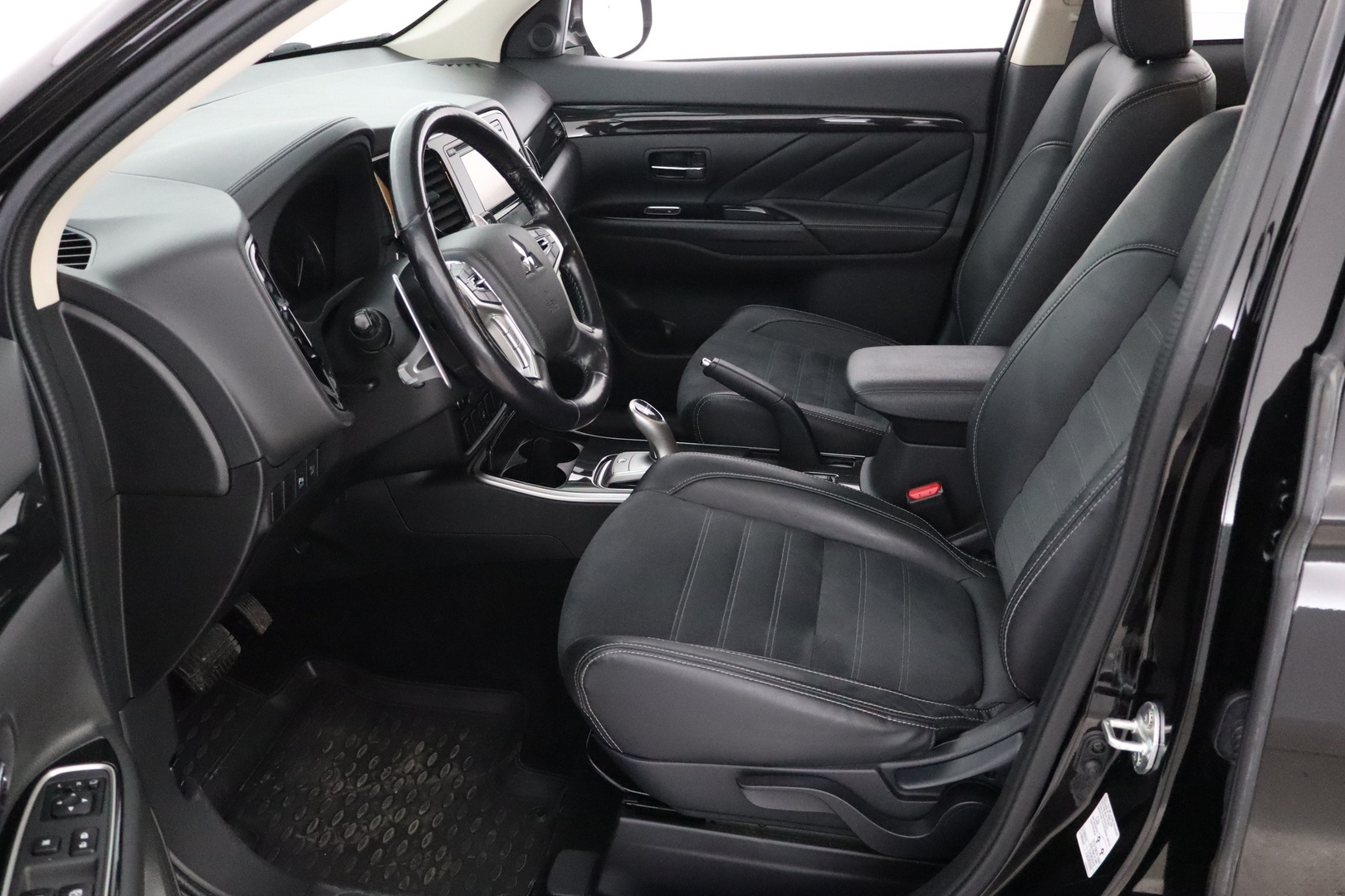 MITSUBISHI Outlander PHEV 2016