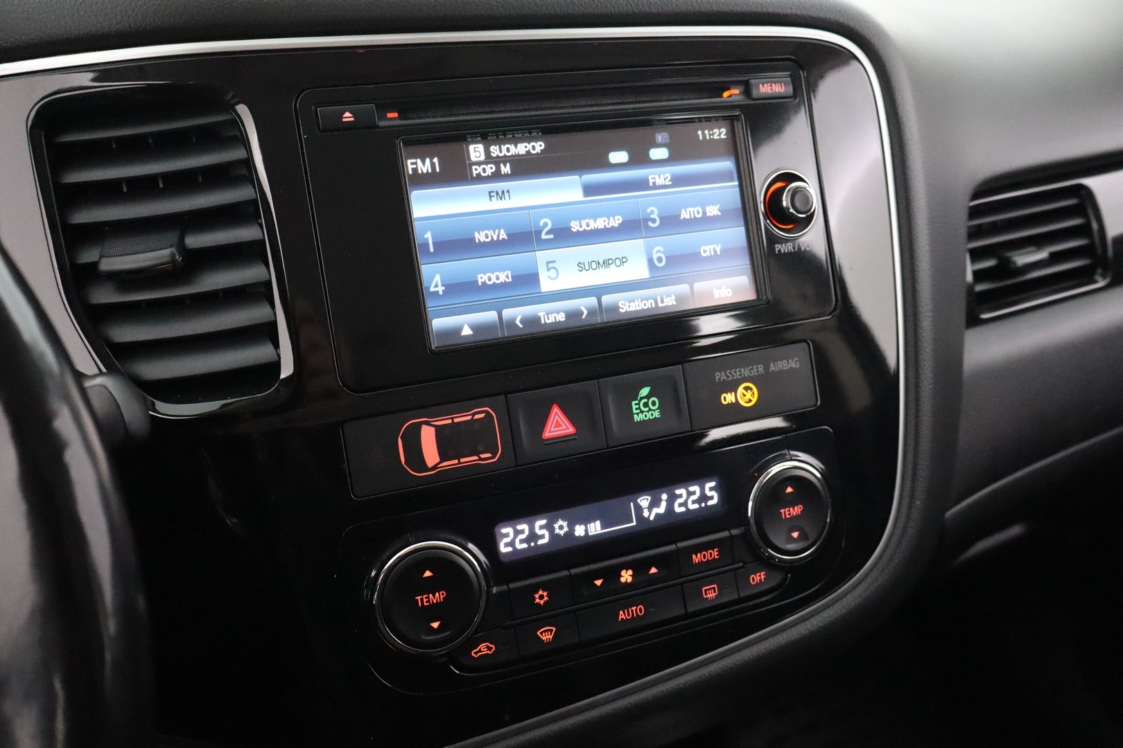 MITSUBISHI Outlander PHEV 2016