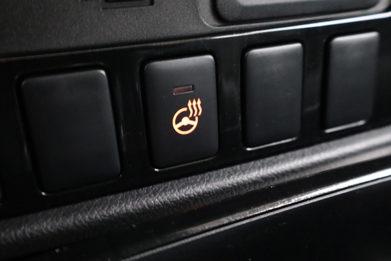 MITSUBISHI Outlander PHEV 2016