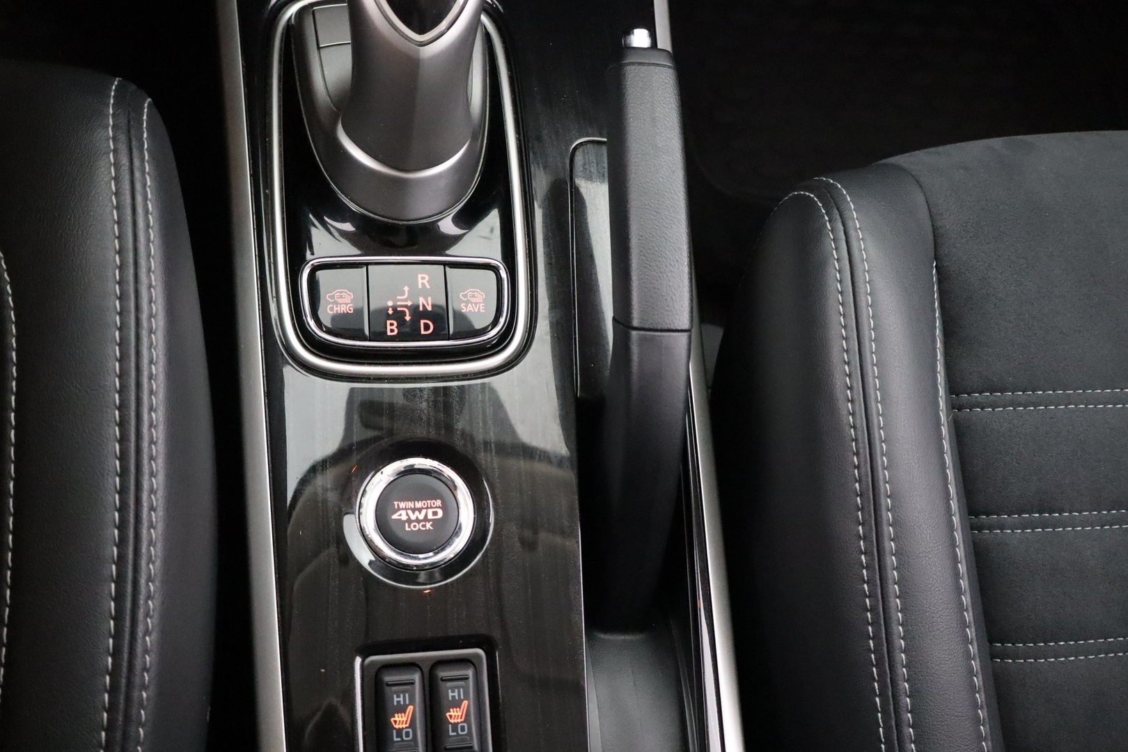 MITSUBISHI Outlander PHEV 2016