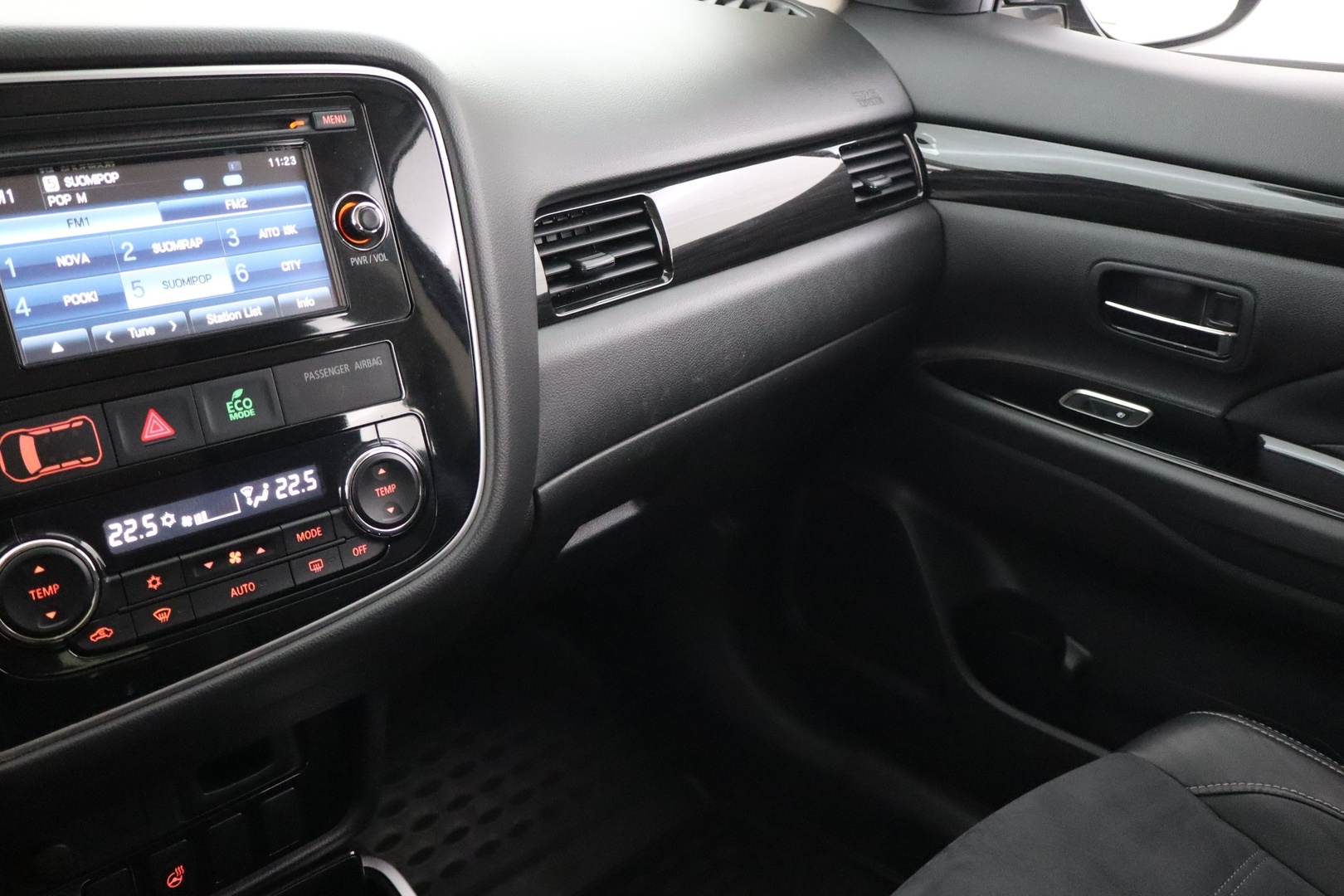 MITSUBISHI Outlander PHEV 2016