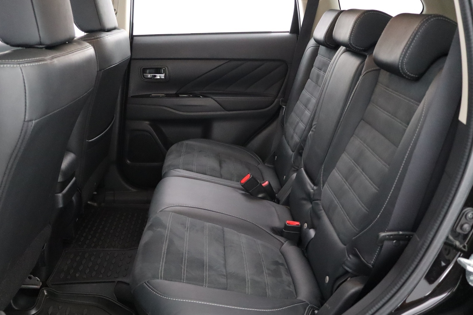 MITSUBISHI Outlander PHEV 2016