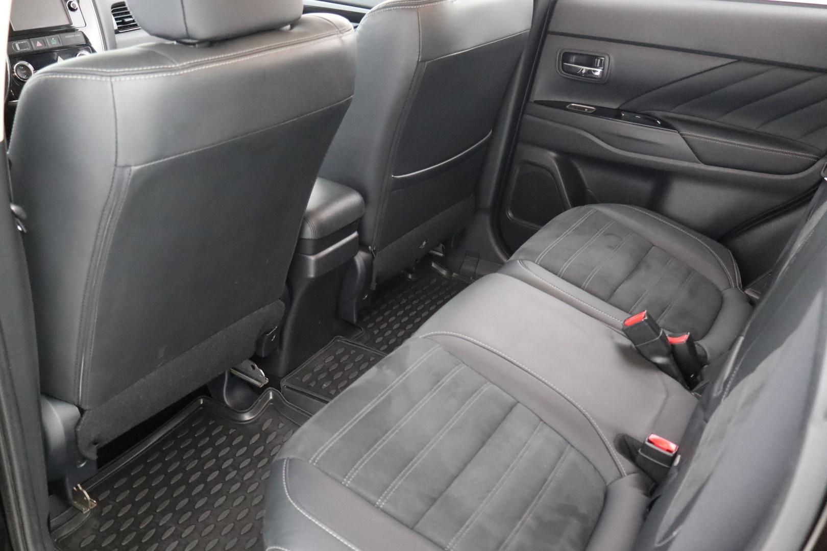 MITSUBISHI Outlander PHEV 2016