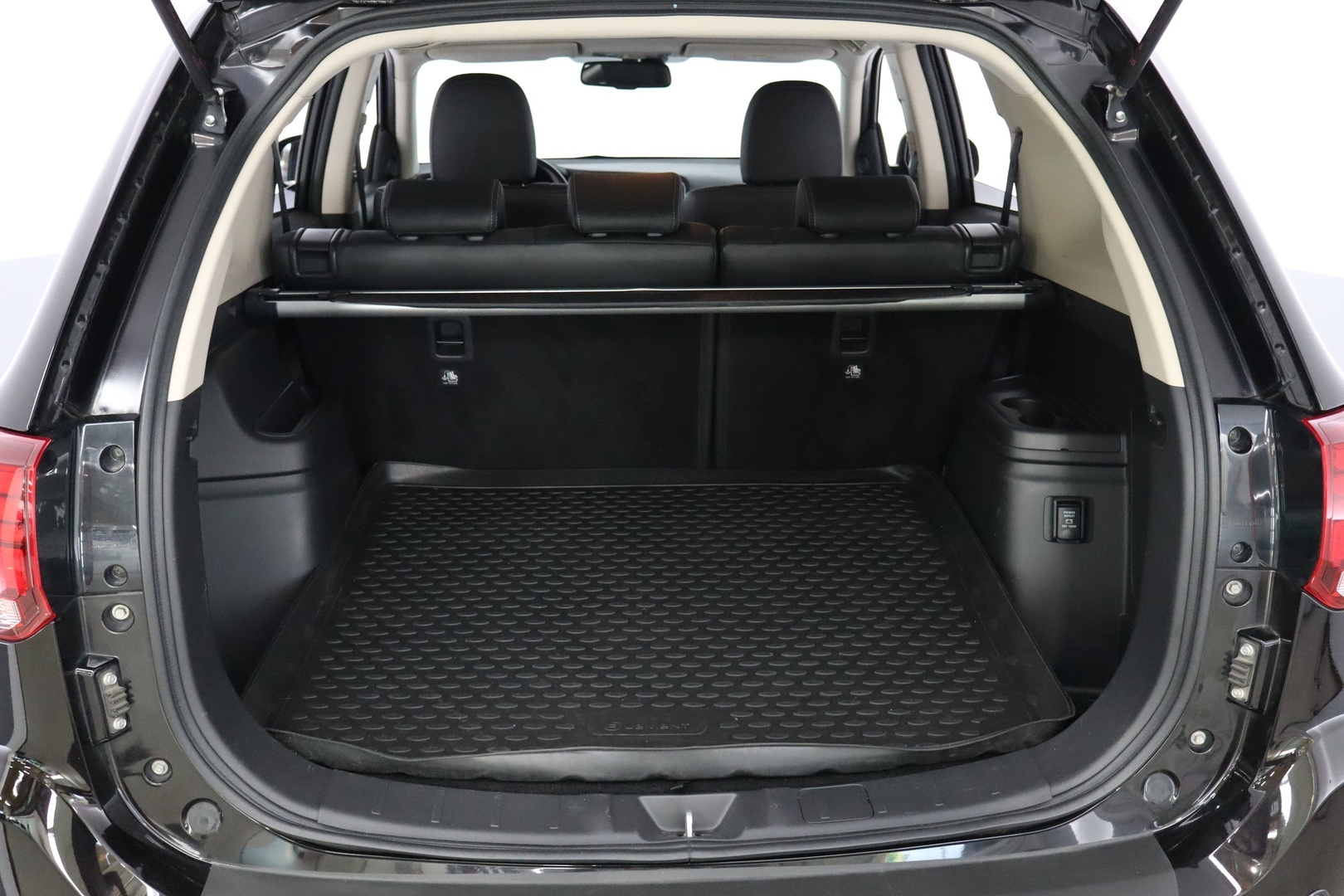 MITSUBISHI Outlander PHEV 2016